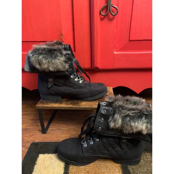 Just Fab Fur Trimmed Size 10 Boots Booties Black Quilted Look Worn One Time EUC - Picture 2 of 6